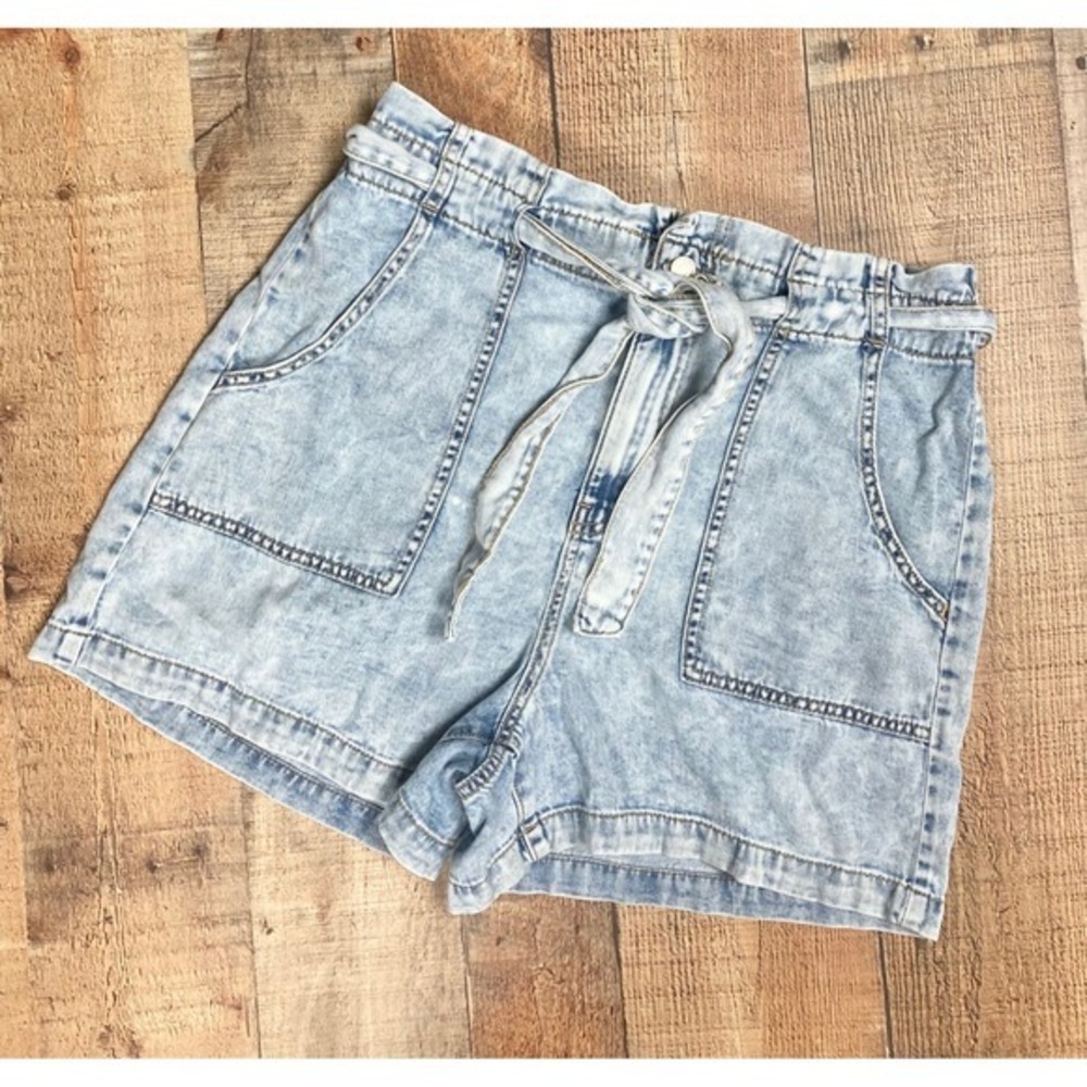 Banana Republic Women Light Acid Wash Paperbag Waist Denim Shorts Size 32/14